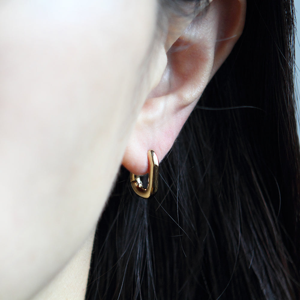 15mm Simple Oval Huggie Stud