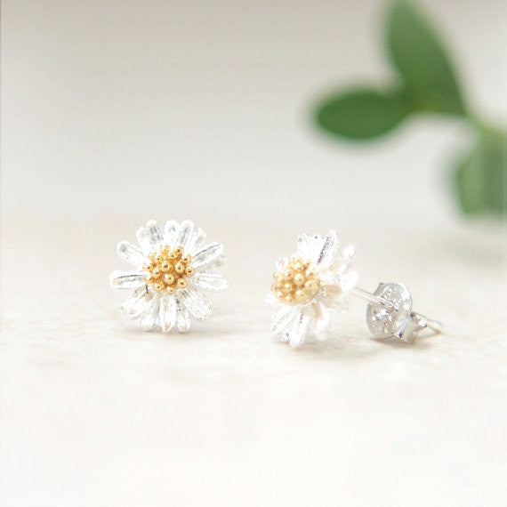 Tiny Silver Daisy Earrings