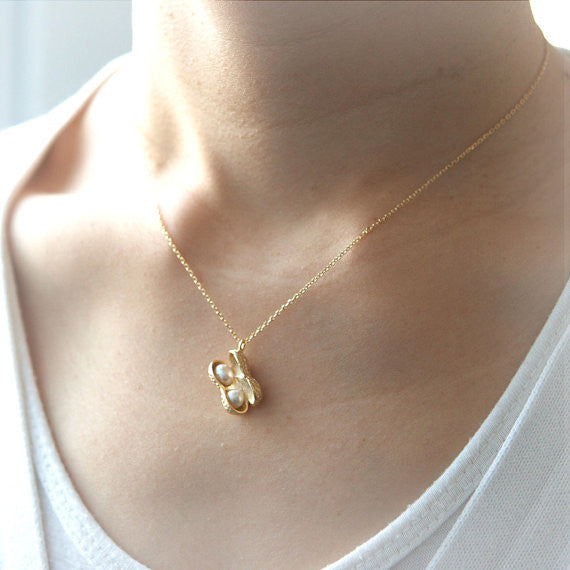 Peanut Necklace in gold