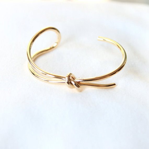 Giorgio Bergamo Stainless Steel Love Knot & Initial Disc Bangle Bracelet - All Letters