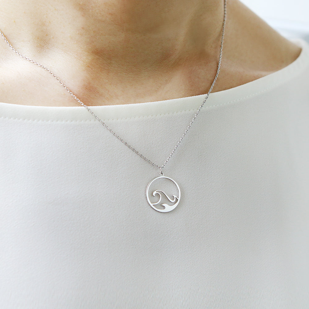 CUTOUT DISC SEA Wave  Necklace