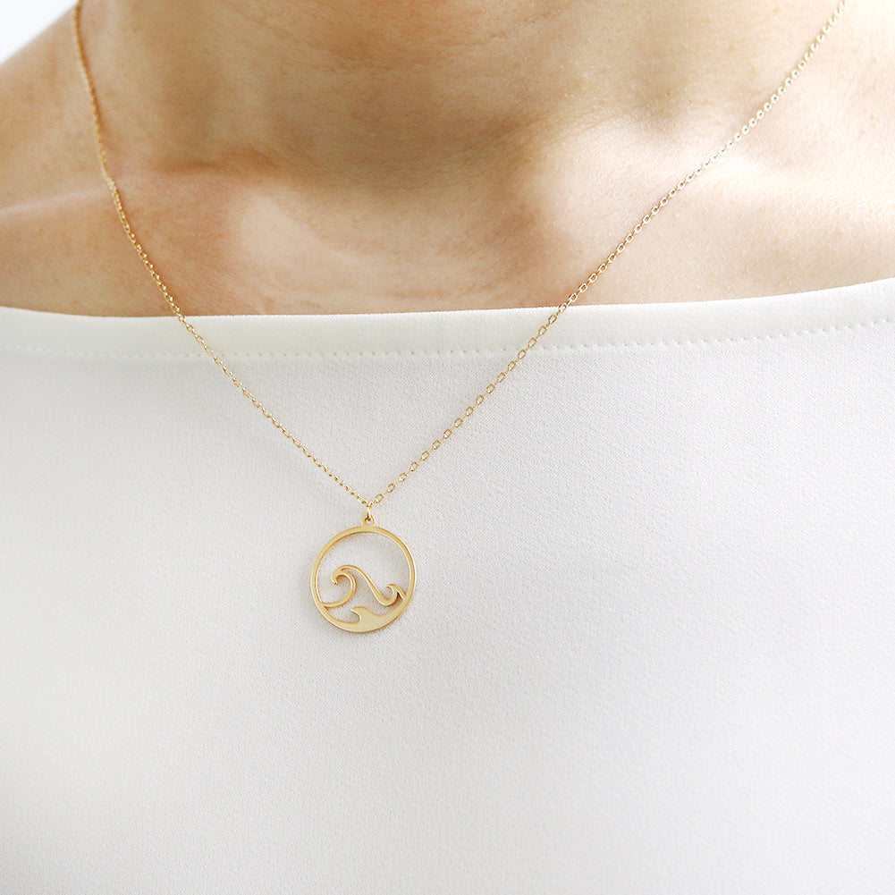 CUTOUT DISC SEA Wave  Necklace
