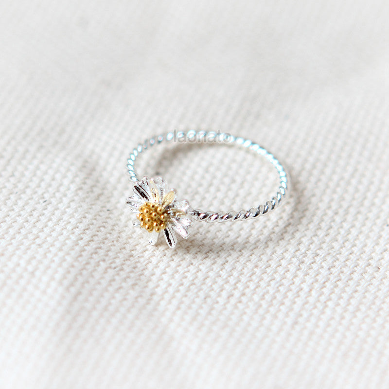 Tiny Silver Daisy Ring