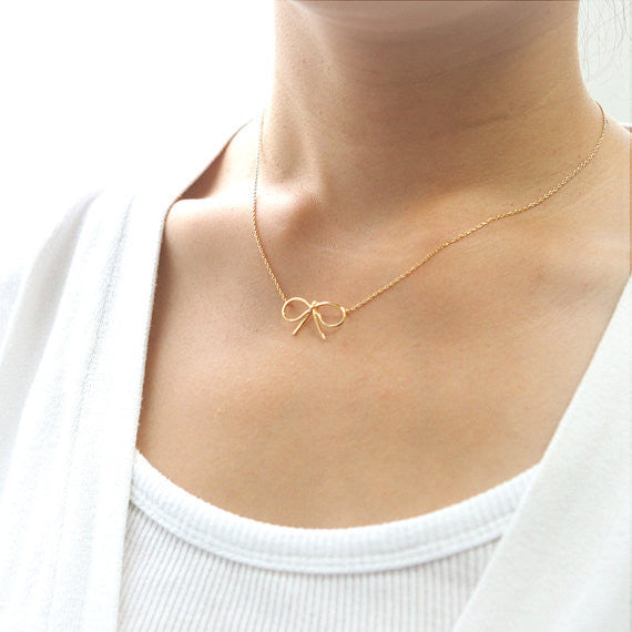 BOW Necklace in gold